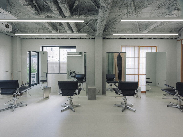 Onn Hair Salon / Spicy Architects + Swarm Inc. -Image 1 of 15