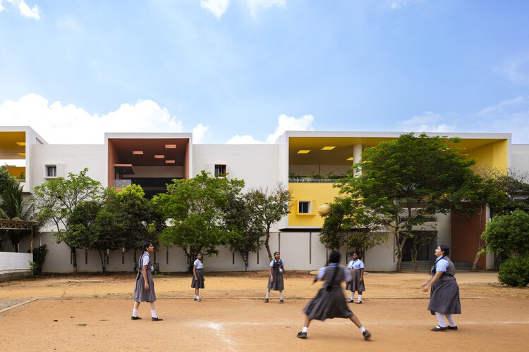 Rainbow International School / Spacefiction Studio-外部写真