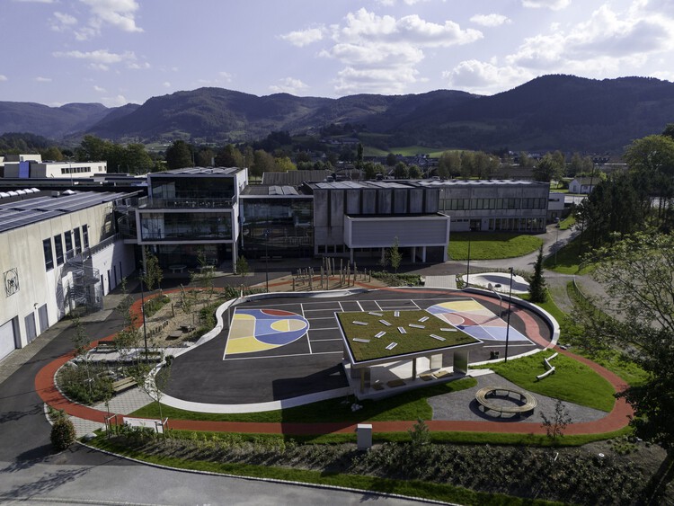 skakkeringen public Square / locallll + pir2 -image1 of 33