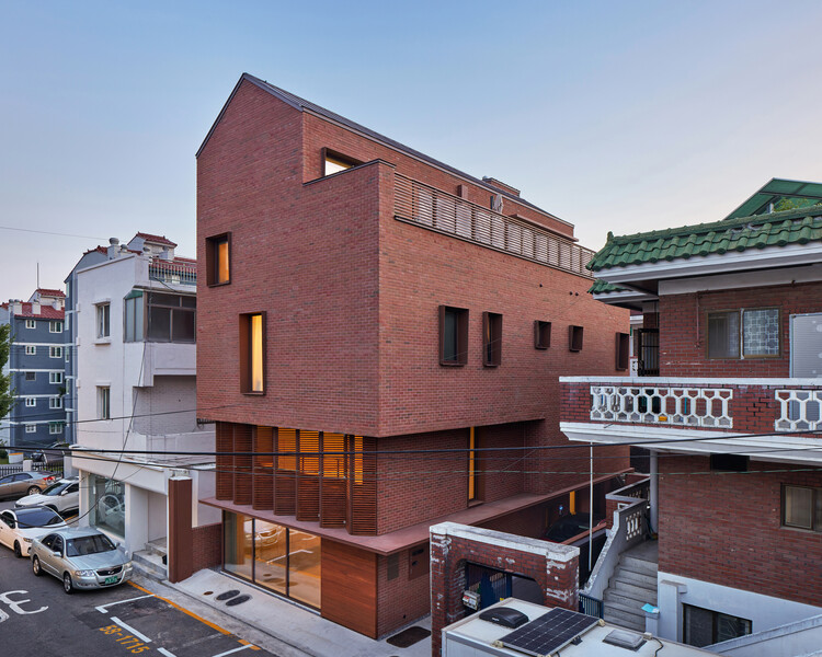 Wondery Wooman / IDR Architects -Exterior Photography、brick