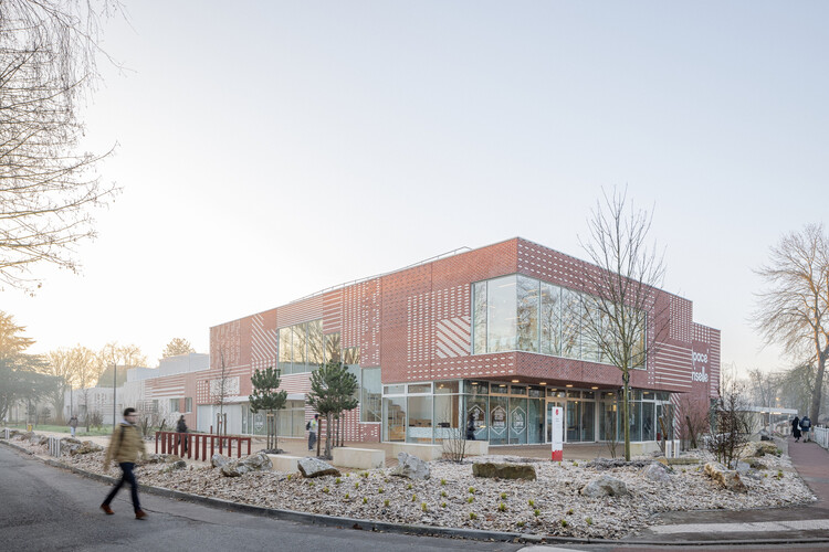 （S）PACE PARISELLE EDUCATIONAL BUILDION / D'Houndt+Bajart Architectes＆Associés-外観写真、ファサード