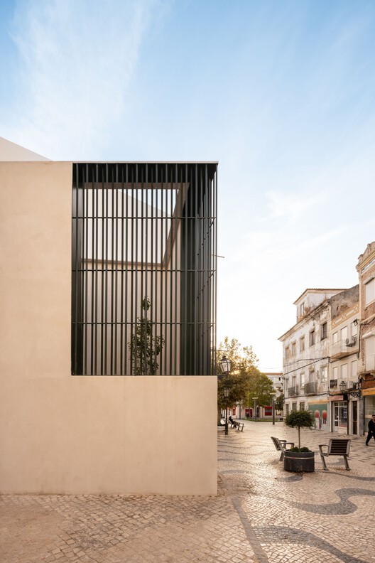 Montijo Municipal Gallery's Garden / Ricardo Bak Gordon + Rui Mendes Arquitectura-画像5 of 21