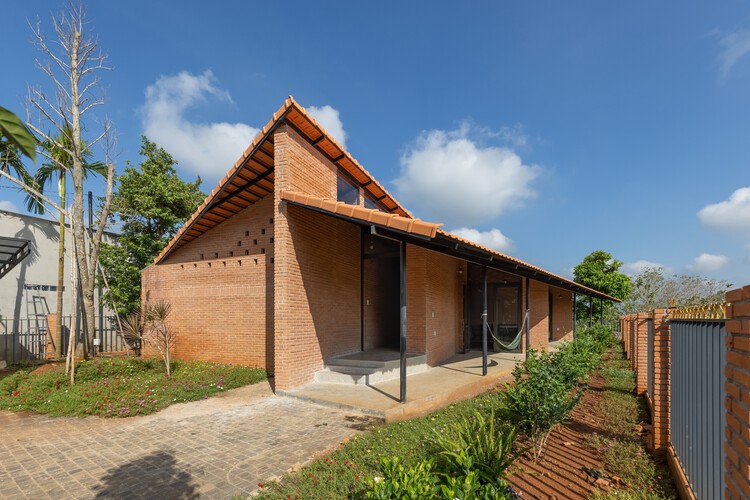 NHA Xuan Tay Residence / G+ Architects -Exterior Photography、Brick