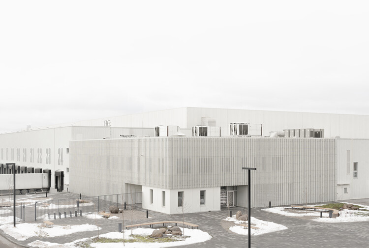 Roshen Logistics Center / Studioprototype Architects -Image 6 of 29