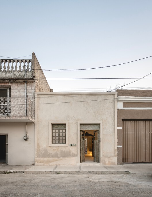 Vistalcielo / Veinte diezz arquitectos-外観写真、ドア、コンクリート