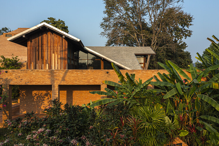 Athita Pool Villa and Spa / Studio MITI -Image2 of 35