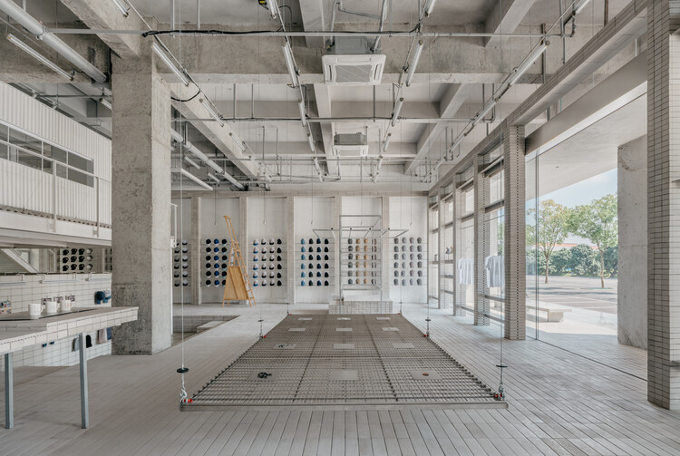 Humcustom Factory Exhibition Hall / Oaoa Studio-インテリア写真、ガラス、コラム