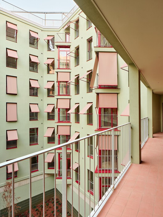 IllaGlòriesSocial Housing / Cierto Estudio-インテリア写真、バルコニー