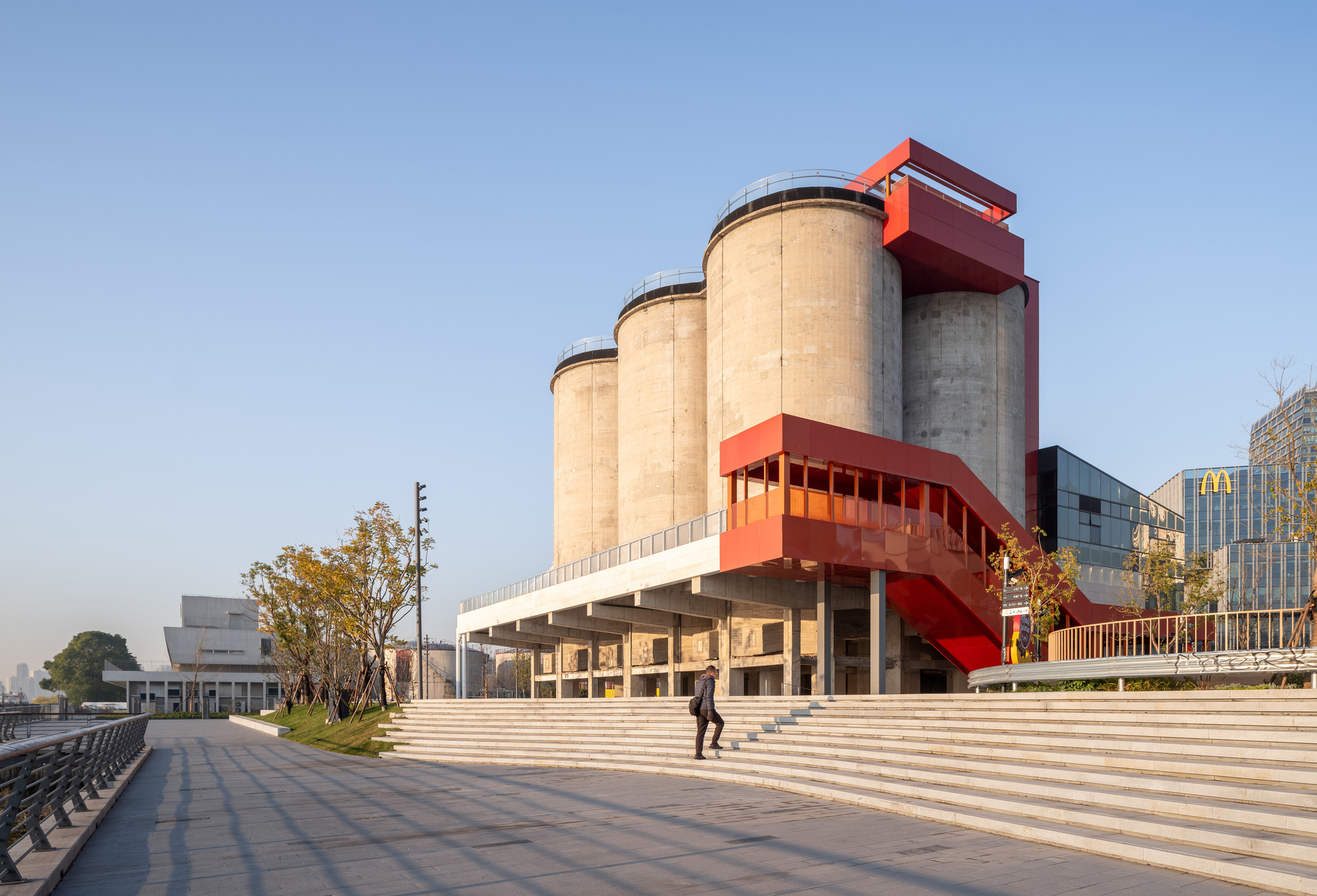 ゲートMウェストバンドドリームセンター / MVRDV