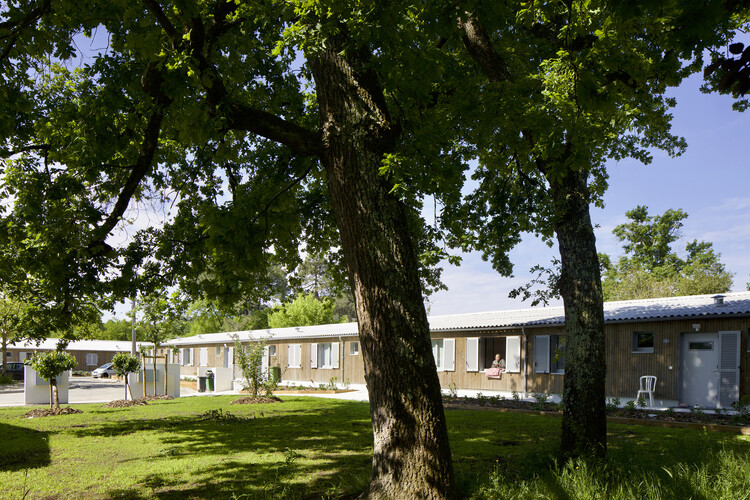 Beutre Housing Estates Rehabilitation / Christophe Hutin Architecture -Exterior Photography、Garden