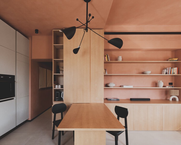 Terra and Vidru House / Architecture for Humans + Federico Cartamantiglia + Fabrizio Carboni + Enrico Manca-インテリア写真、クローゼット、木材、照明、テーブル、棚、椅子
