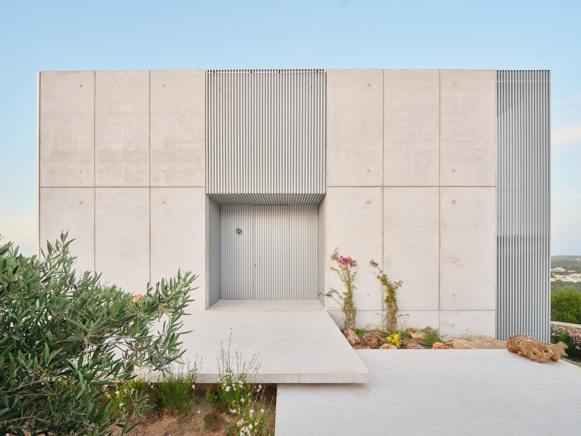 Steel House / Nomo Studio