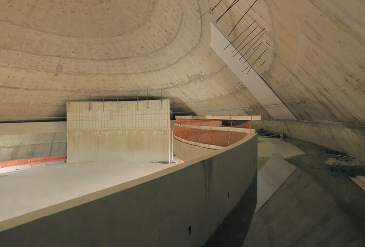 Paul Clemenceのレンズを通して見られるBelo HorizonteのNiemeyerのCristo Rei Cathedralの建設の内部 - 画像27 of 28