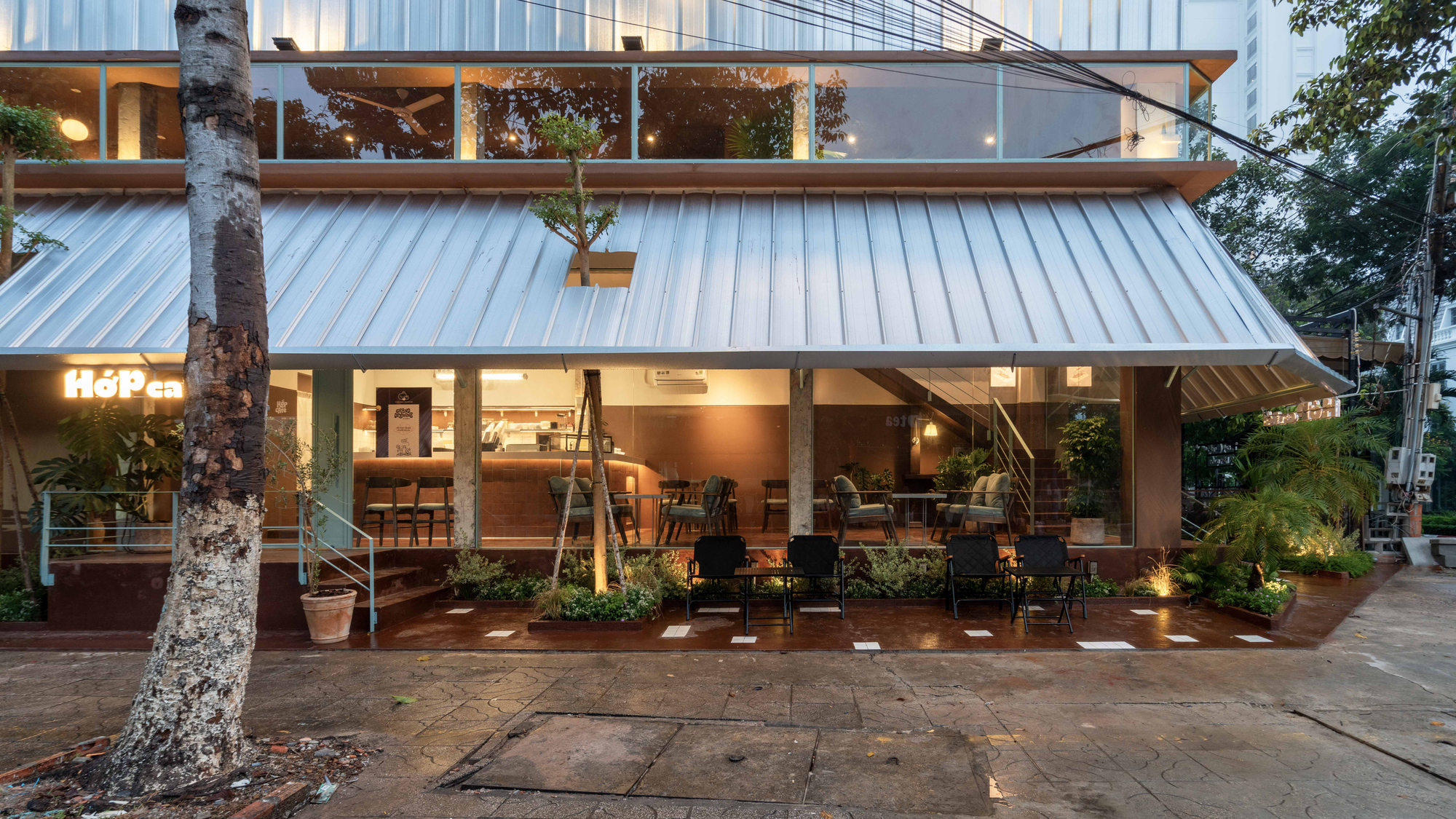 HớpCafe / Bing Thom Architects