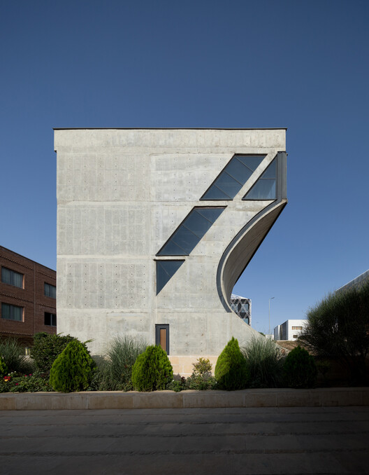 Ava Communications Building / Krds（Kourosh Rafiey Design Studio） - 外部写真、コンクリート