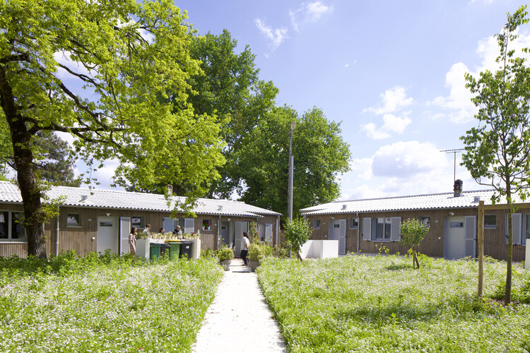 Beutre Housing Estates Rehabilitation / Christophe Hutin Architecture -Exterior Photography、Garden