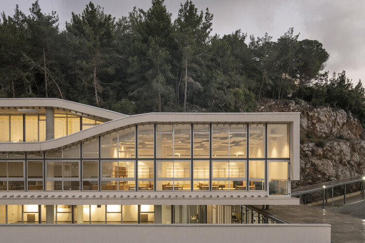 CollègeLouiseWegmann / Dagher Hanna＆Partners-外観写真、階段