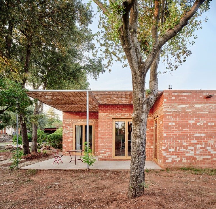 GJ House/ Alventosa Morell Arquitectes -Exterior Photography、brick