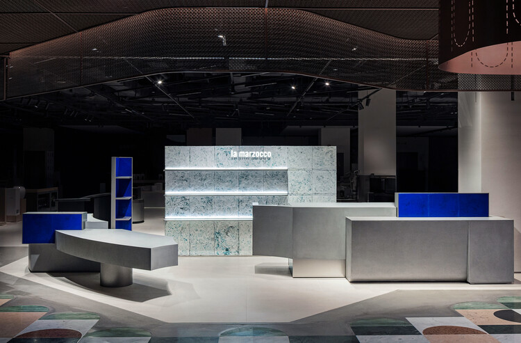   Lamarzocco Shinsegae Dept. Gangnam Store / RVMN -Image 1 of 16