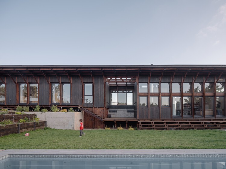 Los Pinos House / Espiral Arquitectos-外観写真、木材