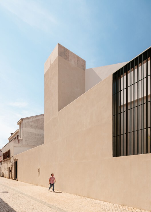 Montijo Municipal Gallery's Garden / Ricardo Bak Gordon + Rui Mendes Arquitectura-外観写真、コンクリート