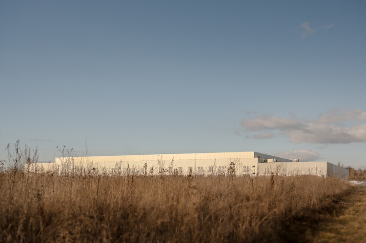 Roshen Logistics Center / Studioprototype Architects -Image 1 of 29