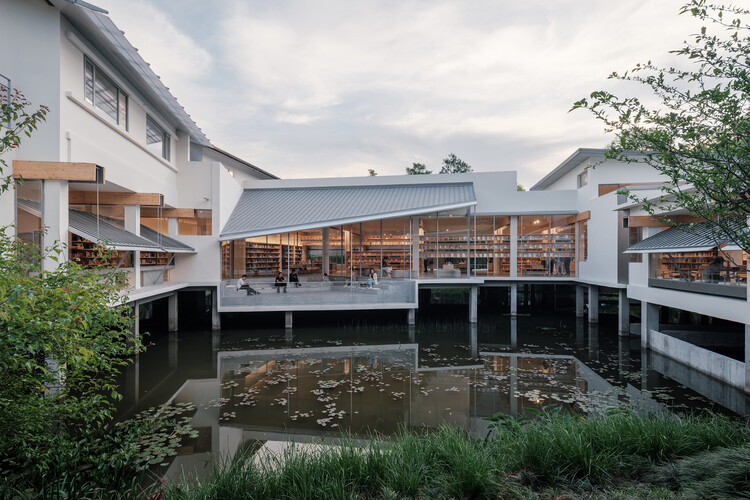 Xixi Goldmye Bookstore / Atelier wen'arch -Image 1 of 48