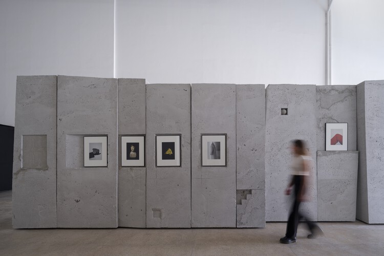 展示「IdeasFijas」 / Mater + Cecilia Szalkowicz-外観写真、コンクリート
