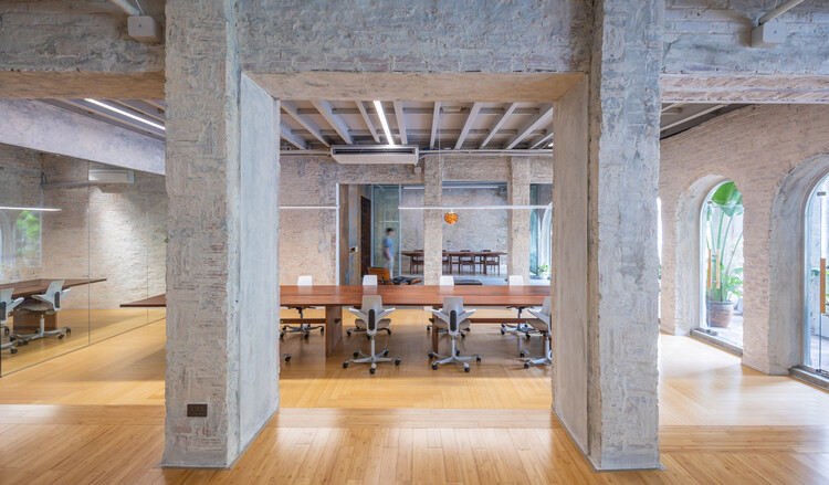 Saga Vietnam Office / Saga Space Architects-インテリア写真、木材、椅子、コラム