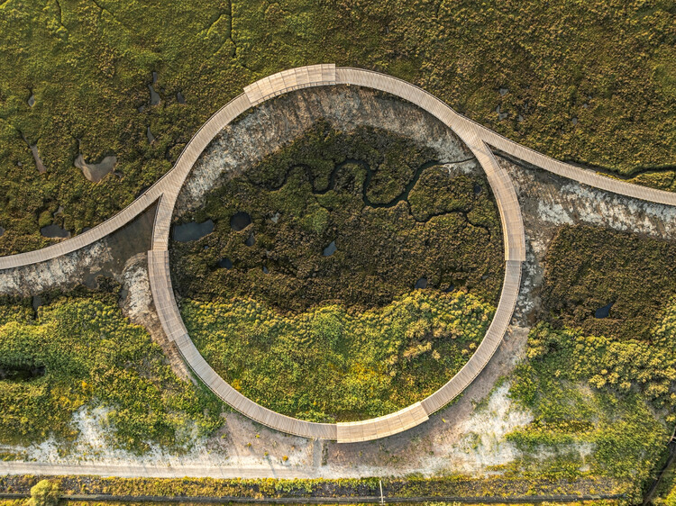 Loures Riverfront / Topiaris Landscape Architecture -Image3 of 33