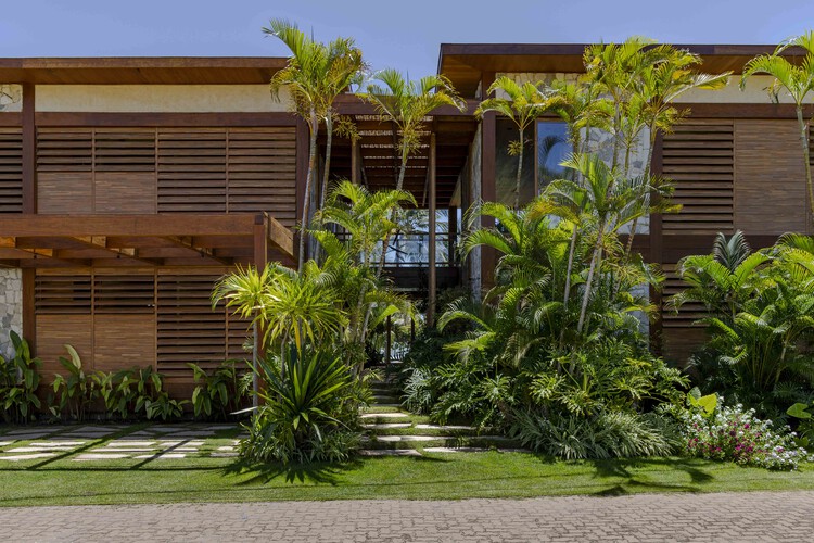 Coral House / Sidney Quintela Architecture + Urban Planning-外観写真、庭、中庭、バルコニー
