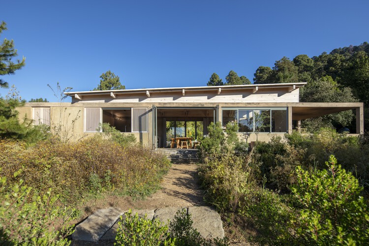 Tecorral House / Claudia Rodriguez + Louise Rouzaud-外観写真
