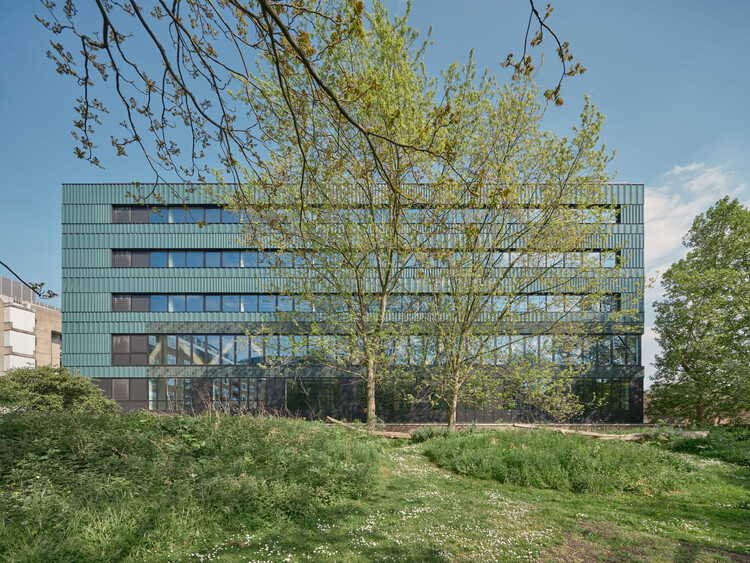 Paradise SE11 Mass Timber Office / Feilden Clegg Bradley Studios -Image2 of 27