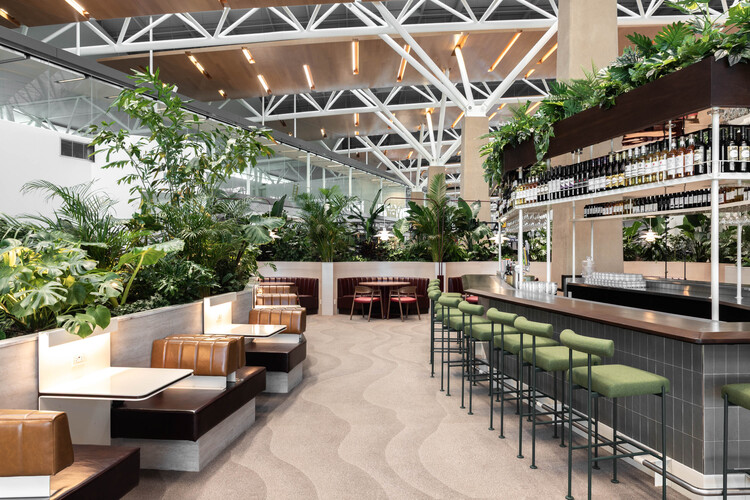 Aspire Westjet Lounge / MRDK -Image2 of 19