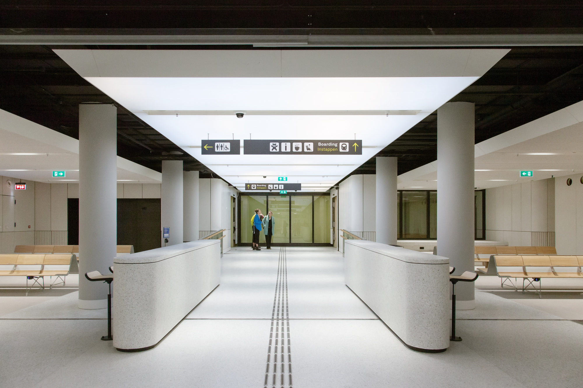 英国ターミナルアムステルダムセントラール駅 /アーキテクチャ +アーキテクチャスタジオZJAを重ねる