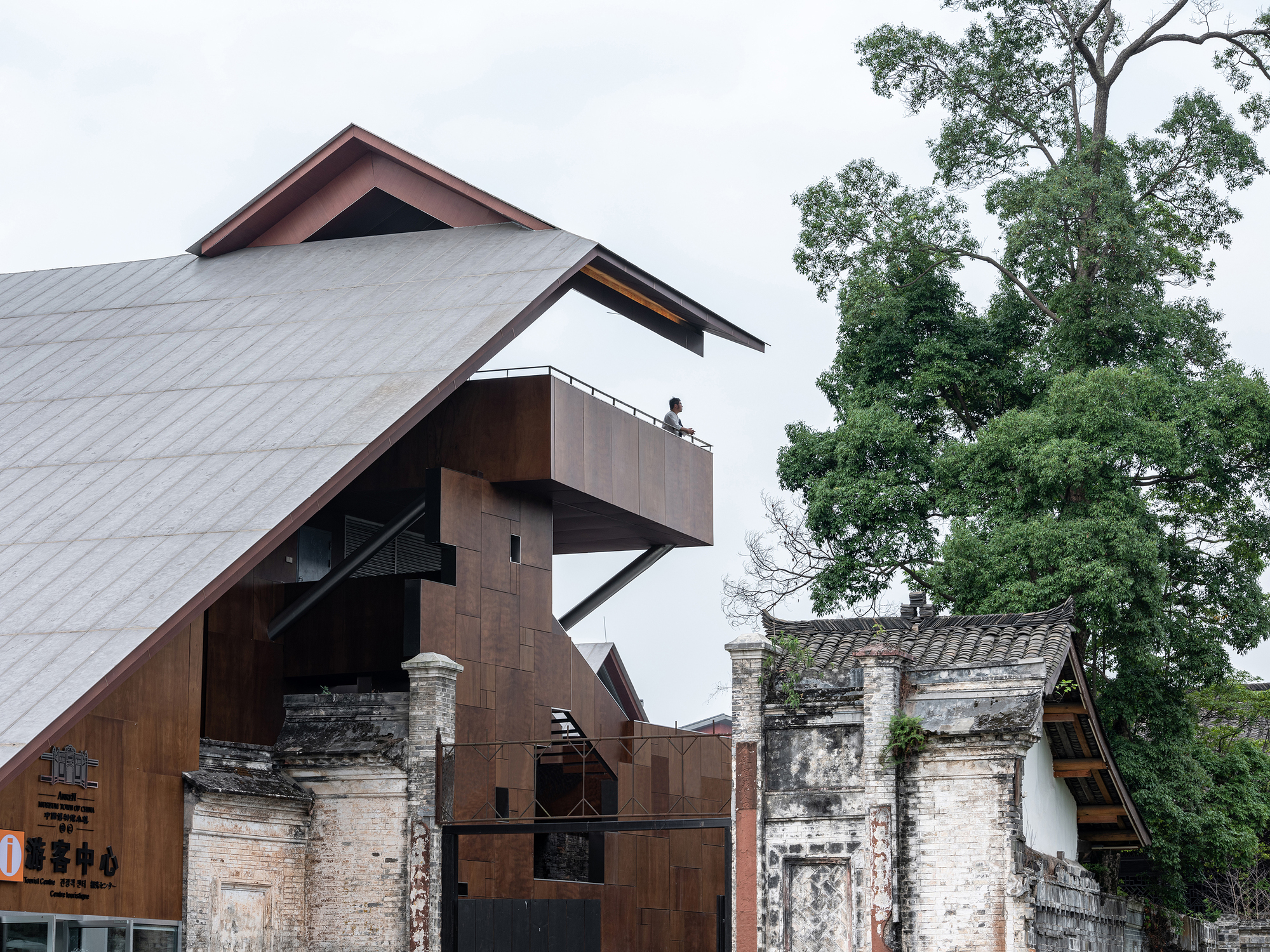 Anren Liaowei Mansion Anren Tourist Center / Atelier Li Xinggangの改修