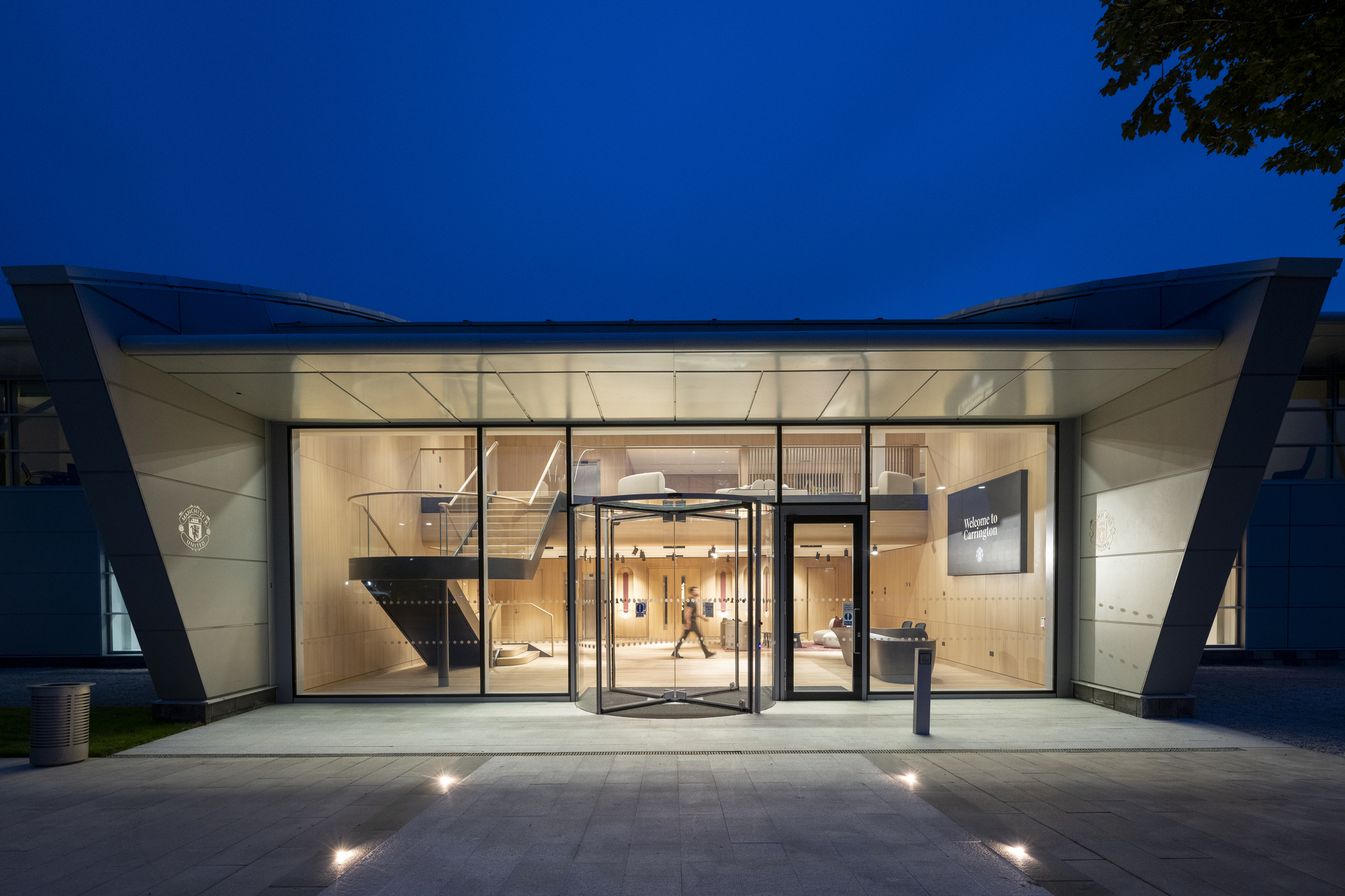 Foster + Partnersは、Manchester UnitedのCarrington Training Complexを再設計します
