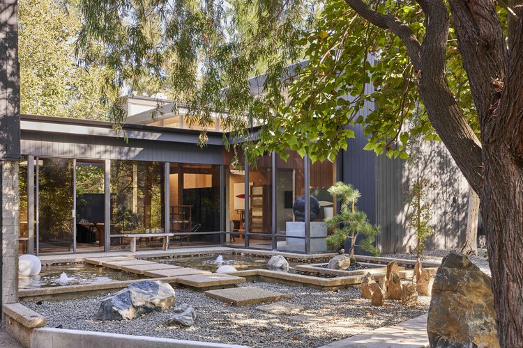 Glass Ridge House / OWIU Design -Image2 of 23