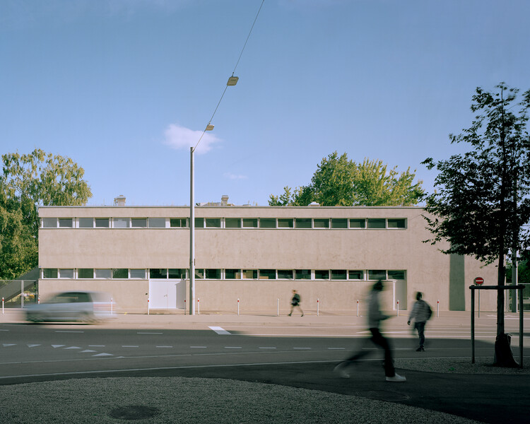 Bachgraben Public Pool Restaurant / Met Architects -Exterior Photography、Concrete