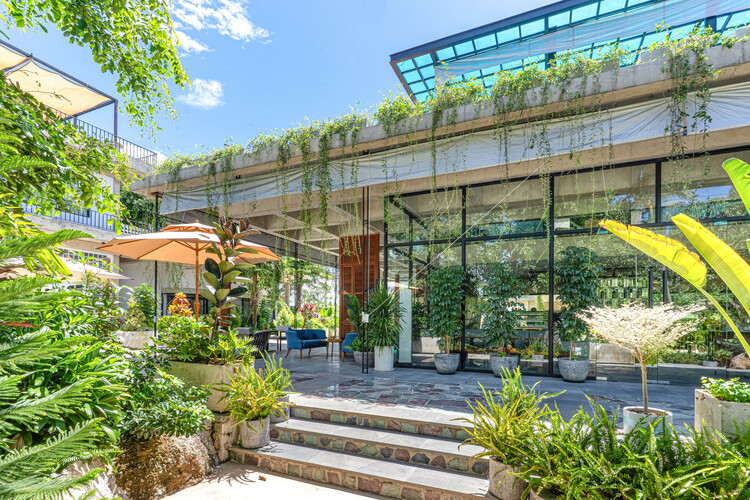 Phum SamboCafé＆Eatery / Khoan + Partners -Exterior Photography、Garden、Courtyard