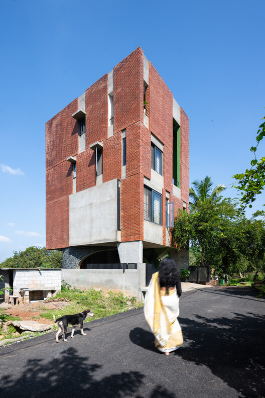 Turahalli House / shuldertap-外装写真、レンガ