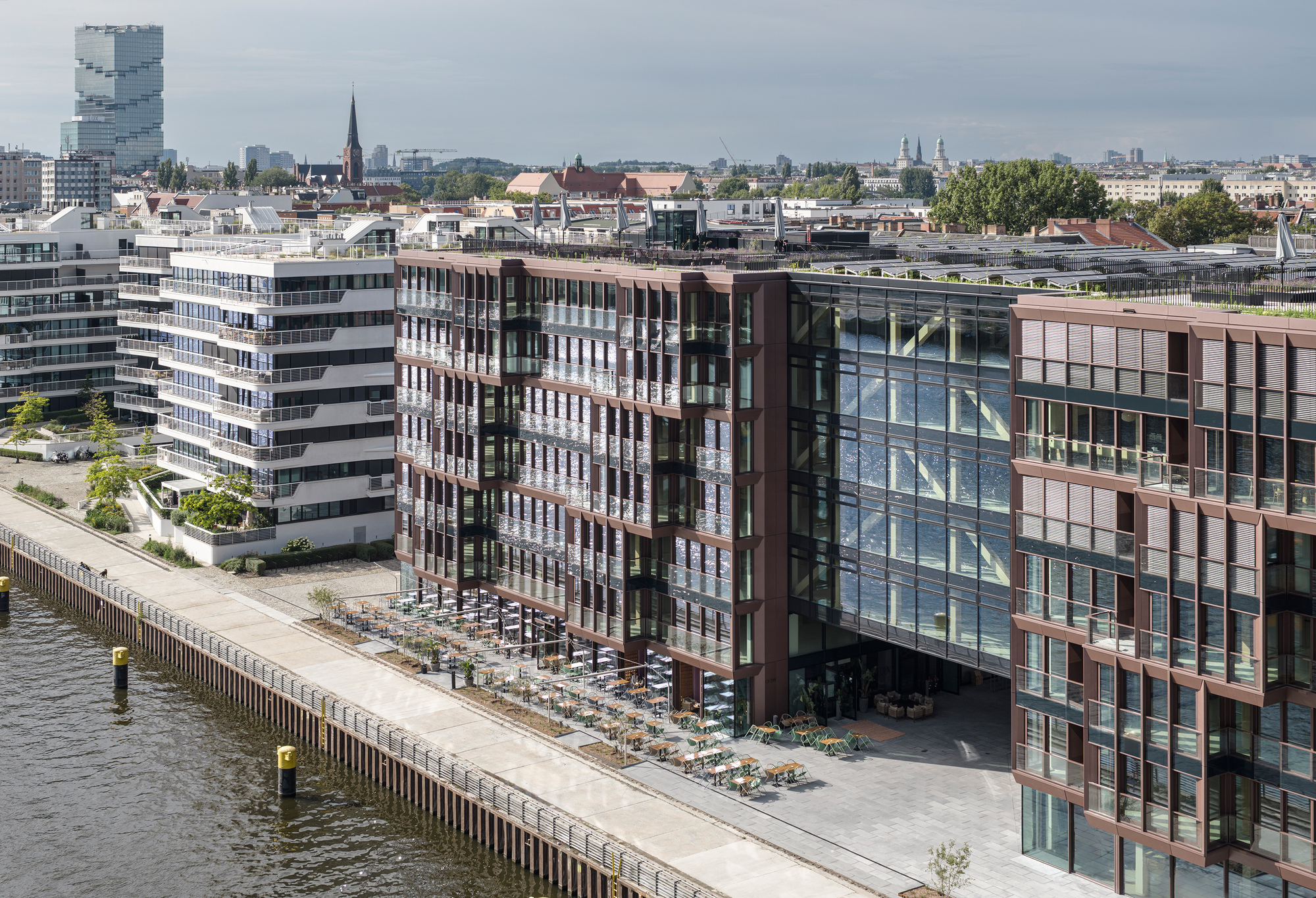 ドックヤードハイブリッドオフィスビル / Tchoban Voss Architekten