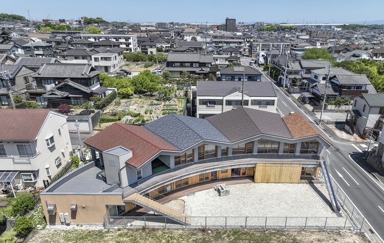 キッズランドMiyabino / TSC Architects -Exterior Photography、Concrete、Balcony