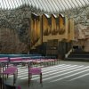 石に設定されたモダニスト教会：フィンランドのヘルシンキにあるTemppeliaukio Kirkkoの背後にある物語