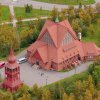 スウェーデンは、鉱山の拡大から逃れるために町を横切って1世紀の教会を輸送します