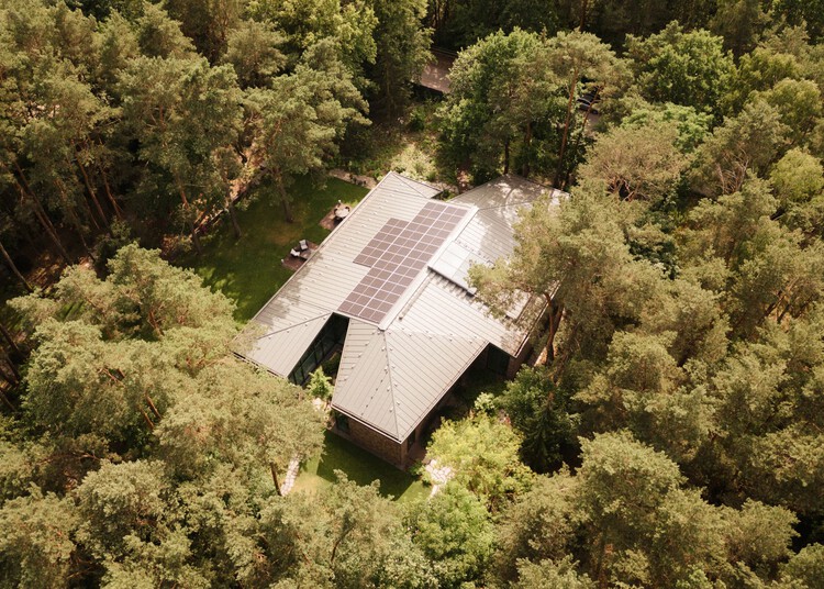 旅行者の家 / BBGKアーキテクツ +カタルジナマッハ - 外観写真、庭