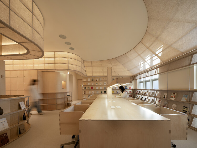Yixing Study Space / Atelier D'more-インテリア写真、キッチン、木材、棚、照明、ガラス