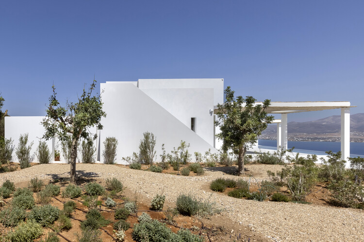 Antiparos Village / Studio Seilern Architects -Image 1 of 35
