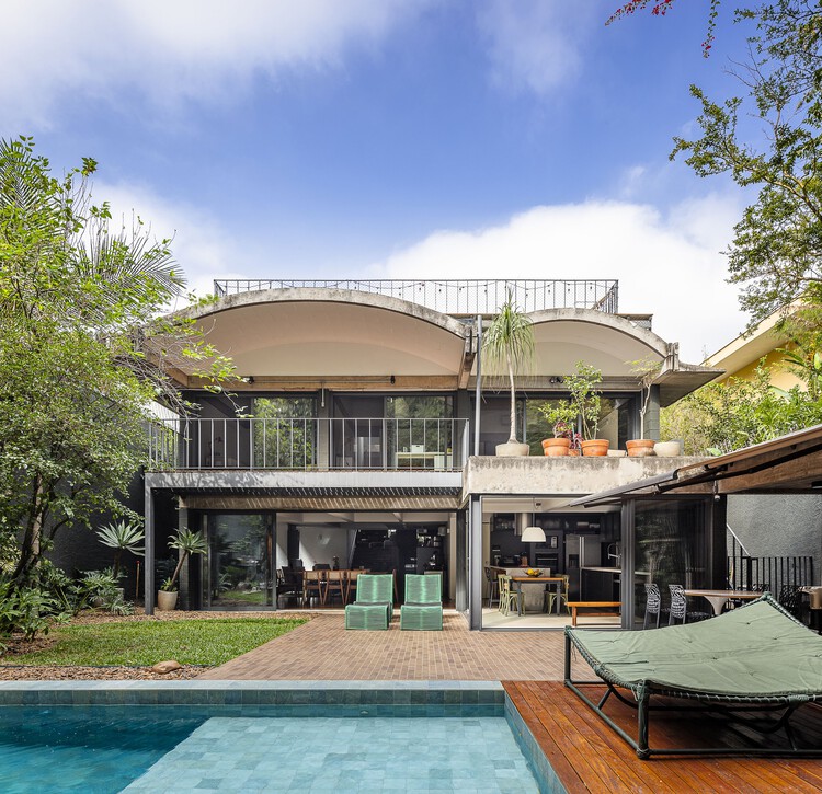 Arches House / Arkitito arquitetura-外装写真、バルコニー、中庭、パティオ