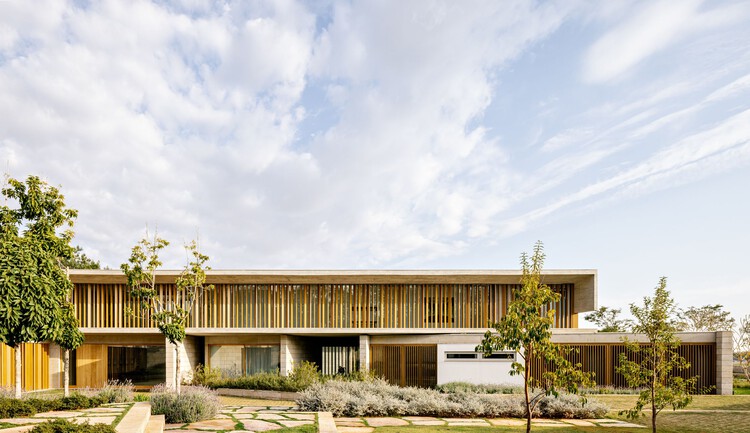 Bosque House / FGMF -Image 1 of 36